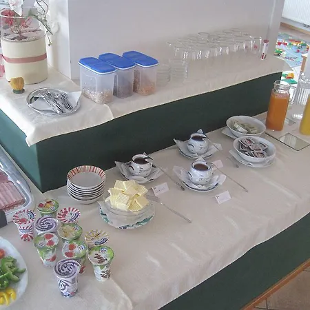 בית הארחה Ritz לויפרסדורף ביי פורסטנפלד